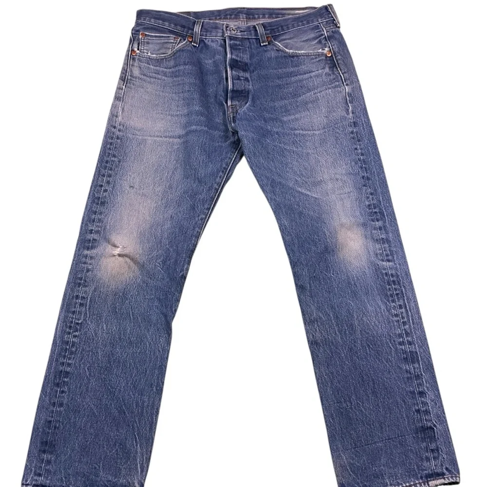 Y2K Levi’s 501 button fly straight leg jeans 34 x 28